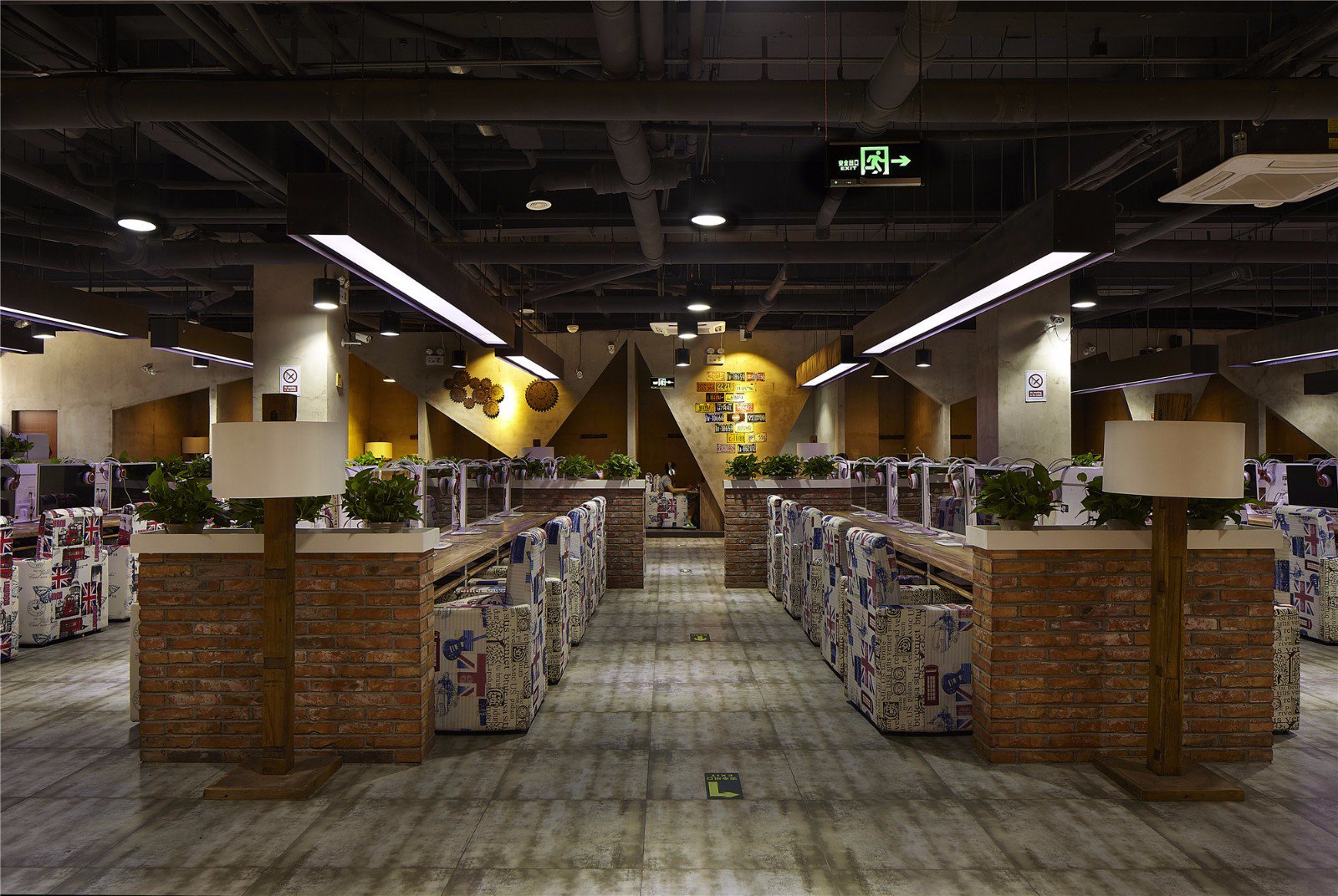 浦東新區工業風網吧裝修設計-第1張圖片-上海古都建筑設計集團 浦東新區工業風網吧裝修設計-第1張圖片-上海古都建筑設計集團