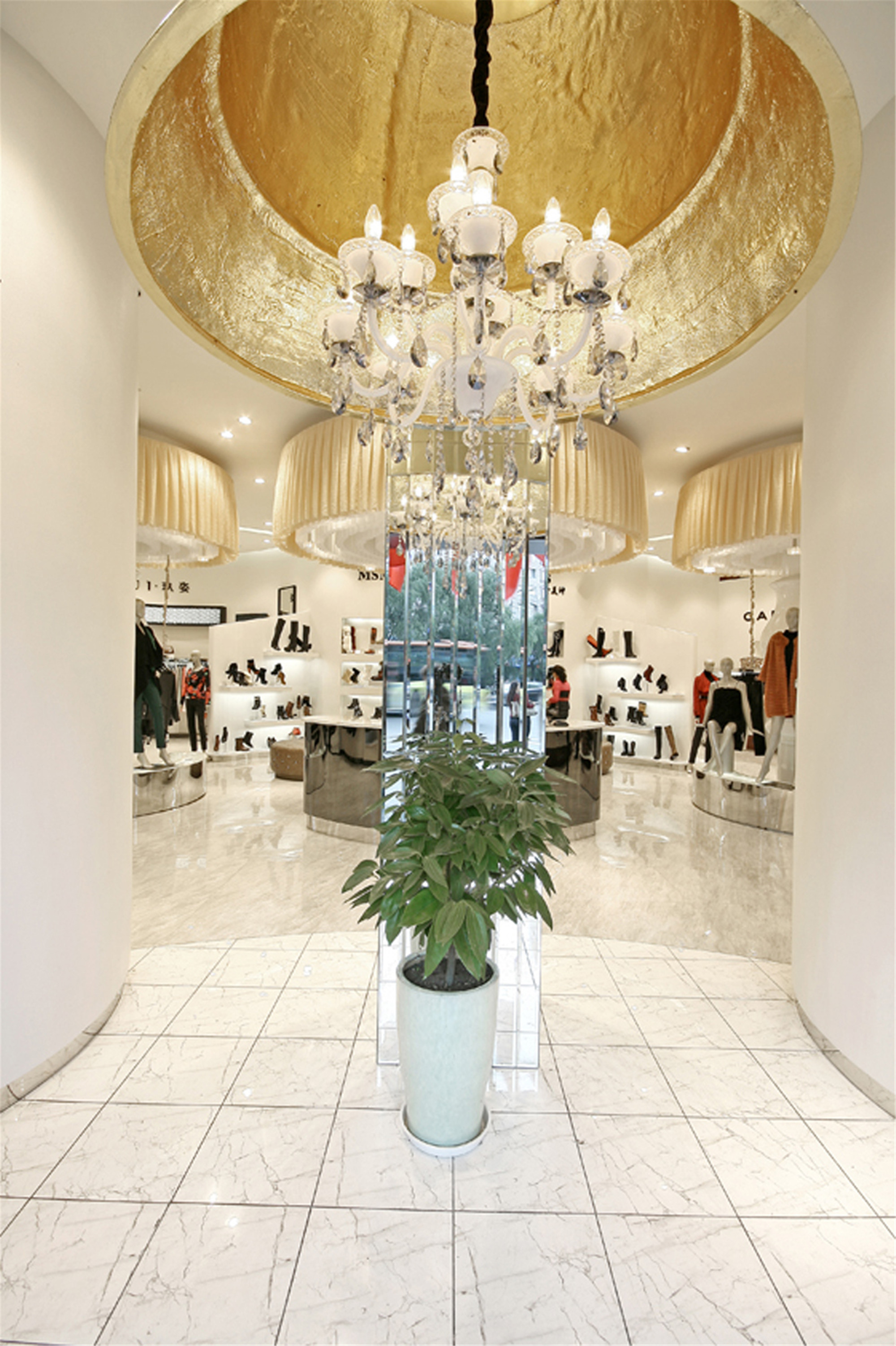 簡潔明亮服裝店裝修設計-第2張圖片-上海古都建筑設計集團 簡潔明亮服裝店裝修設計-第2張圖片-上海古都建筑設計集團