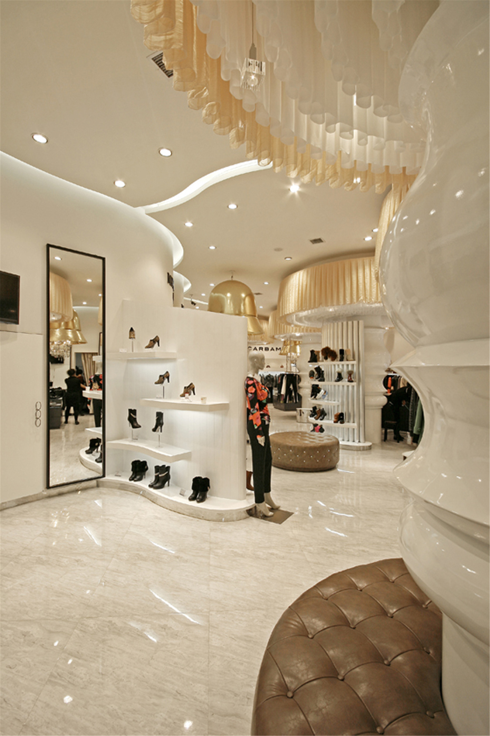 簡潔明亮服裝店裝修設計-第4張圖片-上海古都建筑設計集團 簡潔明亮服裝店裝修設計-第4張圖片-上海古都建筑設計集團