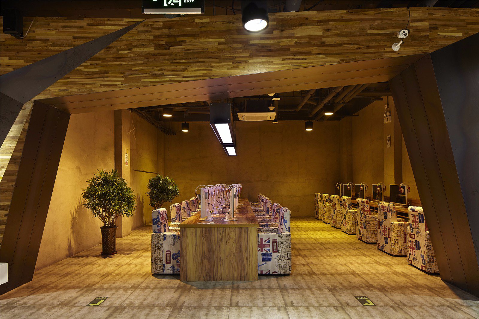 復(fù)古工業(yè)風(fēng)網(wǎng)吧裝修設(shè)計(jì)-第2張圖片-上海古都建筑設(shè)計(jì)集團(tuán) 復(fù)古工業(yè)風(fēng)網(wǎng)吧裝修設(shè)計(jì)-第2張圖片-上海古都建筑設(shè)計(jì)集團(tuán)