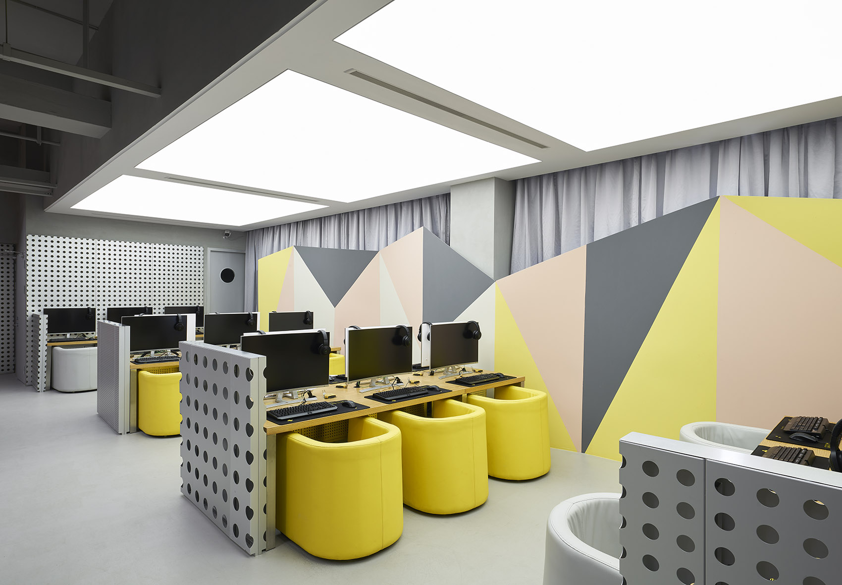 簡(jiǎn)約時(shí)尚風(fēng)格網(wǎng)吧裝修設(shè)計(jì)-第2張圖片-上海古都建筑設(shè)計(jì)集團(tuán) 簡(jiǎn)約時(shí)尚風(fēng)格網(wǎng)吧裝修設(shè)計(jì)-第2張圖片-上海古都建筑設(shè)計(jì)集團(tuán)