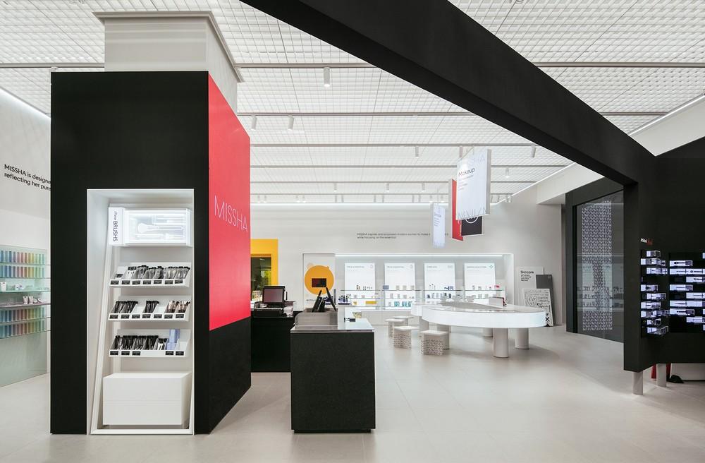 極簡(jiǎn)風(fēng)格化妝品店裝修設(shè)計(jì)-第2張圖片-上海古都建筑設(shè)計(jì)集團(tuán) 極簡(jiǎn)風(fēng)格化妝品店裝修設(shè)計(jì)-第2張圖片-上海古都建筑設(shè)計(jì)集團(tuán)